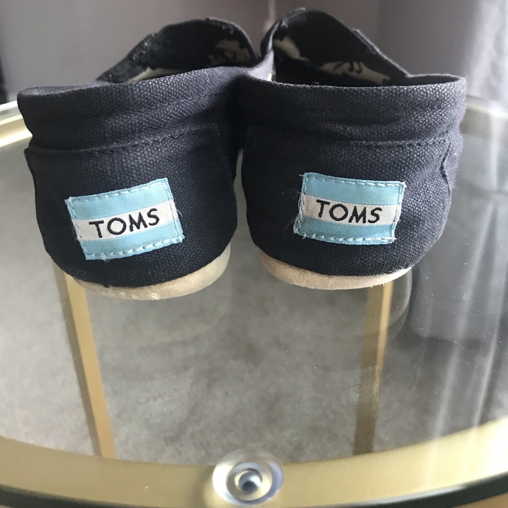 TOMS - Picture 3 of 5